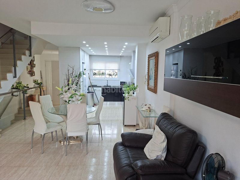 Foto f1185b9e-d570-4f7e-9999-98f6aefd2b51. Casa adossada amb aparcament piscina a Calafell residencial Calafell