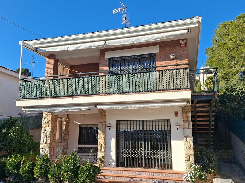 Foto cc0d90d9-2977-40a1-ba3f-90f822ed2905. Xalet amb aparcament piscina a Bellamar Calafell