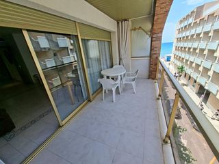 Pis a Calafell Platja. Al ladito del paseo maritimo