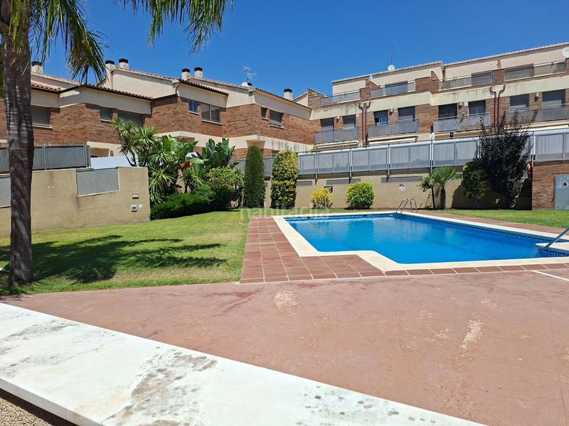 Foto 2843004c-f9bc-415e-83da-4afa319a01e3. Casa adossada amb calefacció aparcament piscina a Vendrell (El)