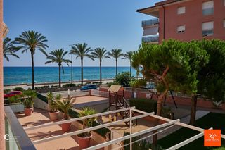 Pis a Calle santiago rusiñol 1. Apartamento con vistas al mar