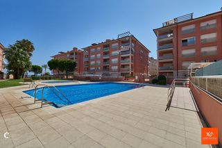 Flat in Calle santiago rusiñol 1. Gran piso con vistas al mar y zona comunitaria con piscina