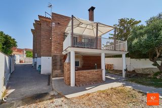 Chalet in Roda de Barà. Chalet individual con piscina