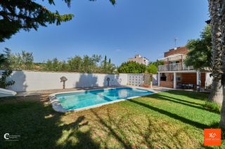 Chalet in Roda de Barà. Chalet individual con piscina