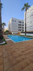 Piccolo appartamento in L´Estany. Apartamento con piscina comunitaria