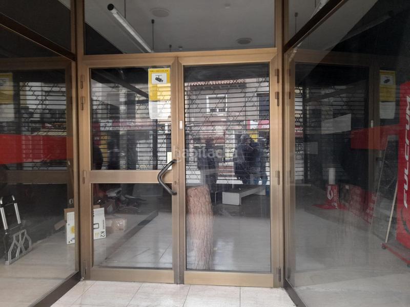 Foto f6e59452-f678-40c8-8497-db55d179d12c. Local comercial en barcelona de 628 edificio en venta con ascensor en Sabadell