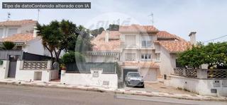 Casa adossada a Fenals. Casa en venta al centre de platja daro