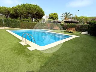 Rez-de-chaussée  Del cavall bernat. Apartamento con jardín privado y licencia turística en platja da