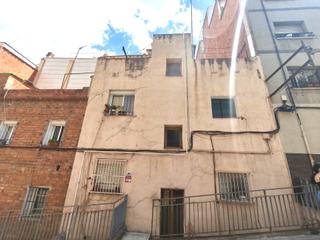 Appartamento  Carrer de sigüenza. Piso de 50 m² 2 hab (1 doble) calle siguenza (metro a 5 minutos)
