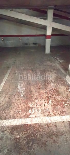 Foto b459ce2b-3f6f-49e0-bd88-5b7fba296811. Aparcament cotxe a El Camp de l´Arpa del Clot Barcelona
