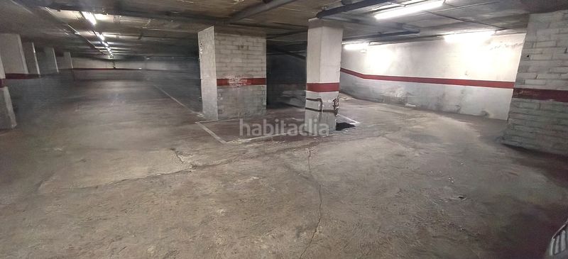 Foto d6e9d23c-e30d-4904-b38e-1ae5fa1b9f21. Aparcament cotxe a El Camp de l´Arpa del Clot Barcelona