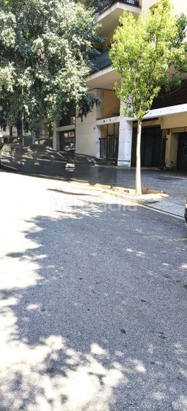 Foto ebdb5b9f-b6c4-44be-8f69-5834f46a98d8. Aparcament cotxe a El Camp de l´Arpa del Clot Barcelona