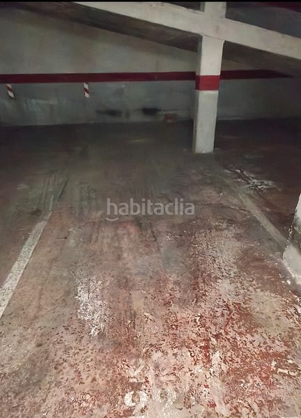 Foto f4430405-5607-4582-b60c-1749e303338c. Aparcament cotxe a El Camp de l´Arpa del Clot Barcelona