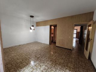 Chalet  Carrer de xile. ? casa pareada a reformar + local alquilado en badalona, zona ar