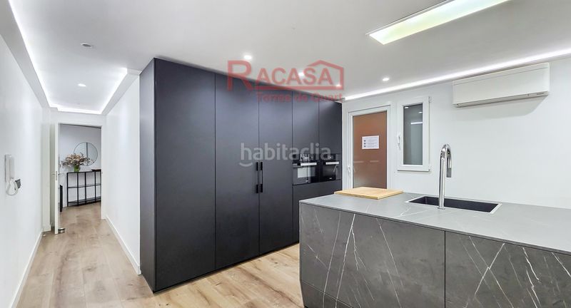 Foto b22be6a5-e1ea-48ab-a30e-5b3892eb3e2f. Pis amb calefacció aparcament a El Pilar Valencia