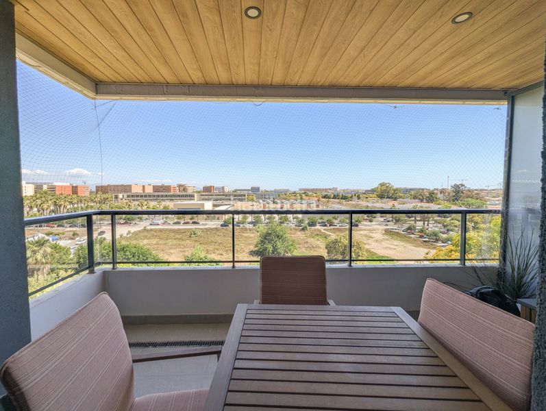 Foto a850d020-4459-4533-8aa3-39879a5fe31b. Pis amb calefacció aparcament piscina a Ciutat Jardí Valencia