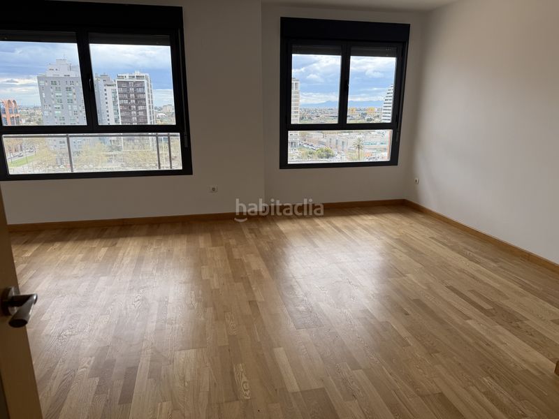 Foto 47acea92-e4cb-4393-9795-2498f4d3c1a6. Piso luz, espacio y vistas despejadas en el corazón de quatre carreres en Torrent