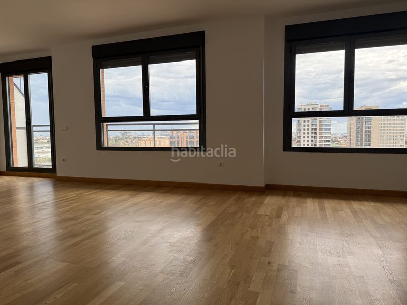 Foto 51ffc5f3-1454-48e7-8330-3cd32fb3924c. Piso luz, espacio y vistas despejadas en el corazón de quatre carreres en Torrent