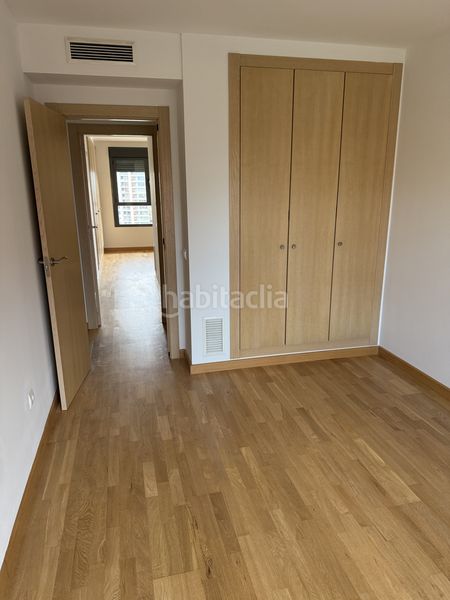 Foto aefbbfdd-656b-40d4-a1fe-31305acefa1c. Piso luz, espacio y vistas despejadas en el corazón de quatre carreres en Torrent