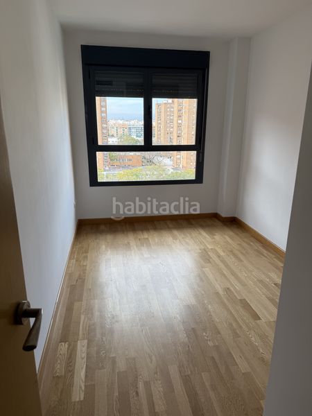 Foto c758caf5-9ad1-4d6d-adfb-d83e1e713cc4. Piso luz, espacio y vistas despejadas en el corazón de quatre carreres en Torrent