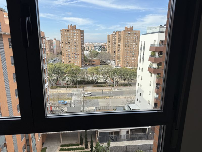 Foto eb949fdc-8b74-4b77-ab6e-6400144c94cd. Piso luz, espacio y vistas despejadas en el corazón de quatre carreres en Torrent