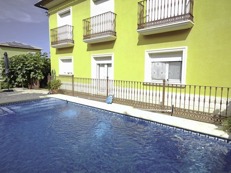Foto 121ec0d3-f013-4034-b36b-7c5f9dc5da23. Xalet amb calefacció aparcament piscina a Centro Pedreguer