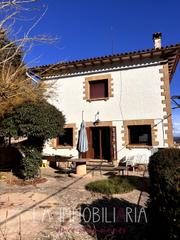 Lloguer Casa a Carretera de granera 50. Casa de pedra amb jardí i vistes