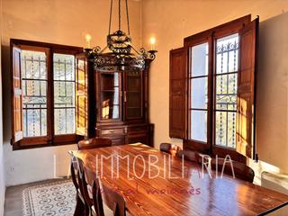Casa a Carrer major 16. Torre con dos viviendas independientes y jardín en el casco anti
