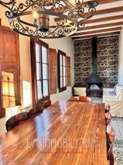 Maison à Carrer major 16. Torre con dos viviendas independientes y jardín en el casco anti