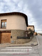 Reihenhaus in Carrer esteve torrentó 26. Casa a 3 vientos con jardín y parking