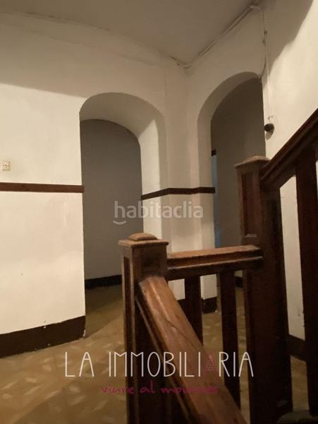 Foto 39a0b6a2-75e4-454b-962a-e0ea0ed34145. Casa en carrer del quadró 26 edificio muy céntrico para reformar en Castellterçol