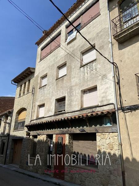 Foto 8cd7e516-4114-4202-8f99-23027ca5a83e. Casa en carrer del quadró 26 edificio muy céntrico para reformar en Castellterçol