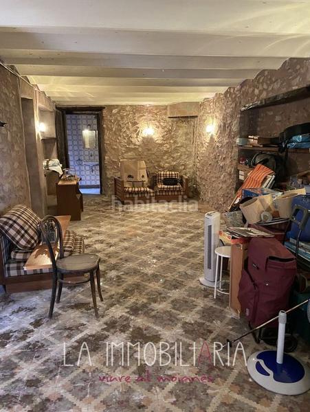 Foto a7e5b66a-fff1-4ba5-92da-70bb5df09c87. Casa en carrer del quadró 26 edificio muy céntrico para reformar en Castellterçol