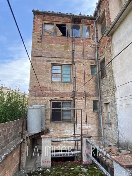 Foto aadbd769-2ffb-433f-8de0-bd817f5e38f8. Casa en carrer del quadró 26 edificio muy céntrico para reformar en Castellterçol