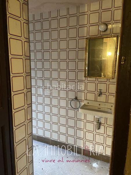 Foto b8fbaa62-3396-406c-8465-10347058aa23. Casa en carrer del quadró 26 edificio muy céntrico para reformar en Castellterçol