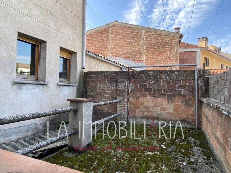 Foto ed5ac07d-75c6-4b41-bc03-3ea334382f39. Casa en carrer del quadró 26 edificio muy céntrico para reformar en Castellterçol