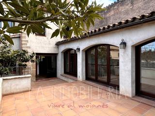 Casa a Carrer josep gallés 51. Casa de pueblo reformada, luminosa y con buenas vistas