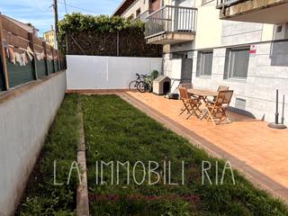 Pis a Carrer moià 89. Piso con patio privado, parquing, trastero, piscina i jardin com