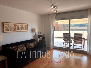 Appartement à Carrer moià 89. Excelente planta baja con gran patio privado y acceso a zona com