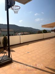 Pis a Carrer moià 89. Excelente planta baja con gran patio privado y acceso a zona com