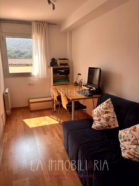 Foto 6653464c-ebfc-4925-bbba-8c3d38e51897. Piso en carrer moià 89 excelente planta baja con gran patio privado y acceso a zona comunitaria con piscina en Castellterçol