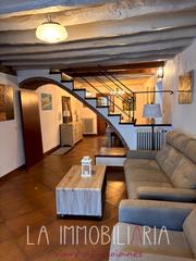 Casa adosada en Carrer sant llogari 15. Casa de pueblo con encanto en el centro
