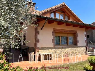 Maison à Carrer joan miró 5. Casa aislada con jardín y piscina