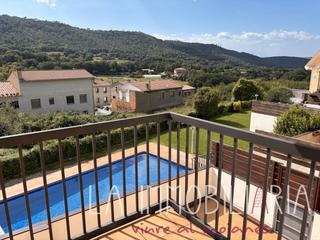 Appartement  Carrer moià 89. Amplio piso luminoso con dos terrazask, piscina, parking y trast