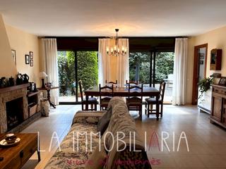 Pis  Carretera de granera 73n. Piso de 180 m2 con jardín y plaza de párking