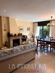 Appartement à Carretera de granera 73n. Piso de 180 m2 con jardín y plaza de párking
