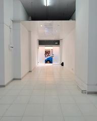 Lloguer Local Comercial a Carrer de bismarck 12. Local en perfectas condiciones