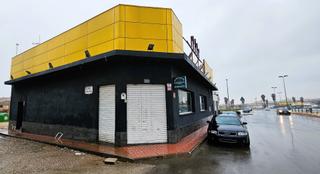 Geschäftsraum in Avenida de juan carlos i 42b. Venta local esquina (uso ocio- hosteleria) avda juan carlos i