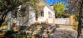 Chalet in Totana. Venta huerto (la calzona) piscina