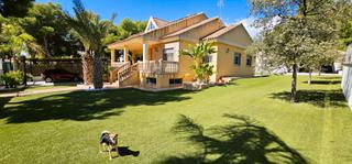 Chalet à Totana. Venta chalet (urbanización la charca) totana